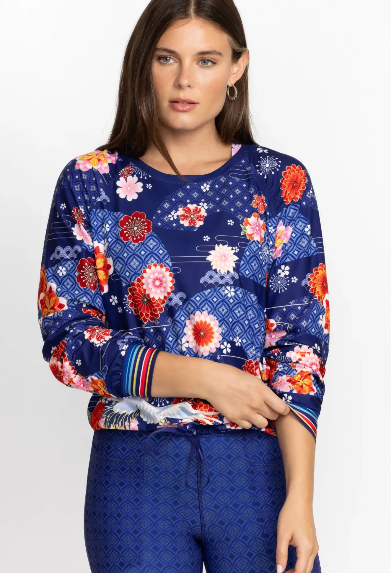 Bee Active Ruched Raglan Sleeve Pullover