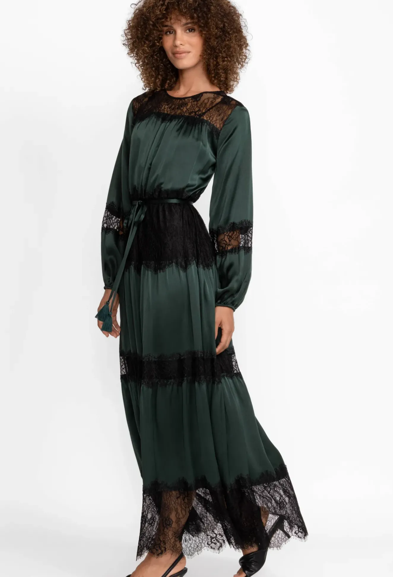 Ellie Lace Tiered Lace Maxi Dress