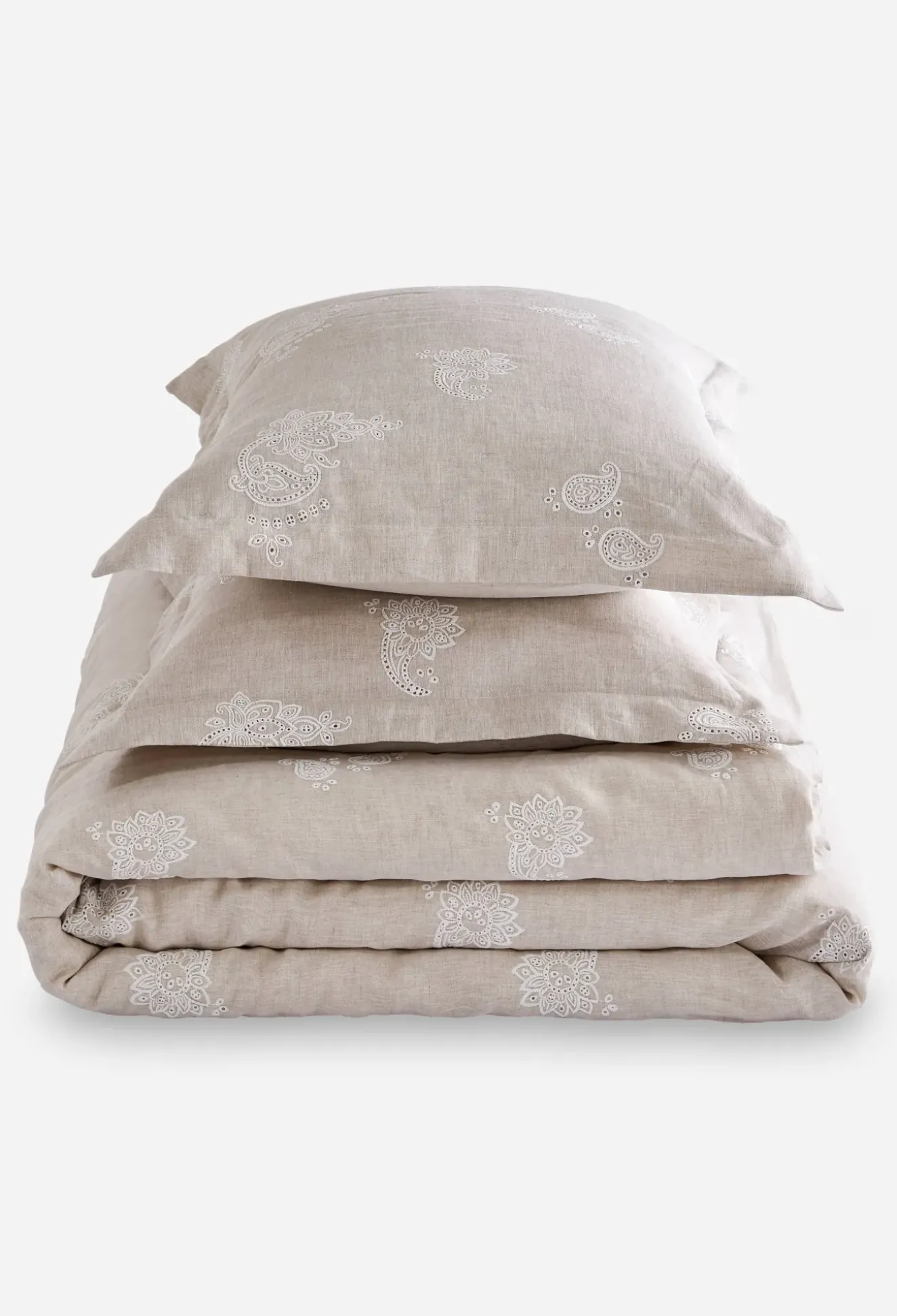 Skyler Eyelet Queen Linen Duvet